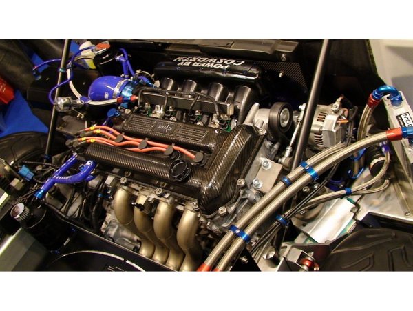 Viele Rennwagenmotoren gl&auml;nzen mit dem Cosworth-Schriftzug - gr&ouml;&szlig;eres Bild durch Anklicken!