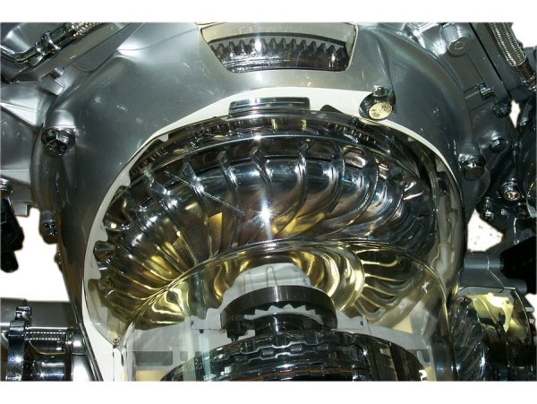 Teile, die zu einem Automatikgetriebe geh&ouml;ren - gr&ouml;&szlig;eres Bild durch Anklicken!
