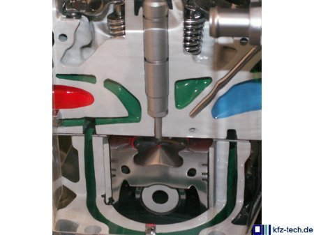 Common Rail-Anlage mit Vorw&auml;rmung, Filter, Nieder- und Hochdruckpumpe, Rail, Injektoren und K&uuml;hler - gr&ouml;&szlig;eres Bild durch Anklicken (au&szlig;er Verteilerrohr)!