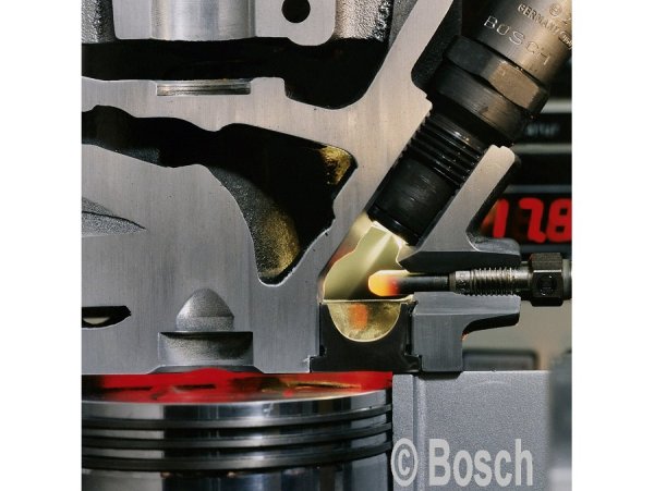 Dieselmotor und Bauteile - gr&ouml;&szlig;eres Bild durch Anklicken!