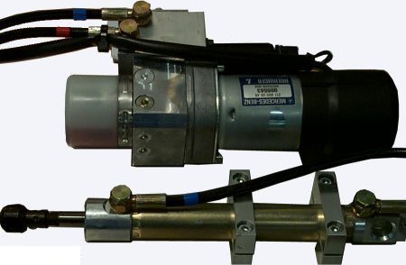 Komplette Hydraulikanlage - gr&ouml;&szlig;eres Bild durch Anklicken!